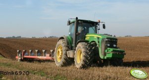 John Deere 8430 i Kverneland 7-skibowy