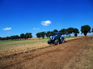 New Holland T7070 + Kuhn