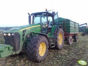 John Deere 8530