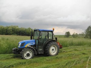 New Holland T4020 + Kosiarka Rotacyjna Z105/1