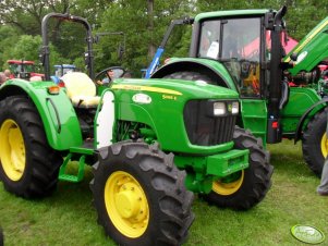 John Deere 5065E