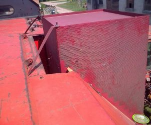 Bizon Rekord Z058 - osłona chłodnicy