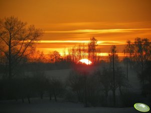 Zimowe słońce o zmierzchu 