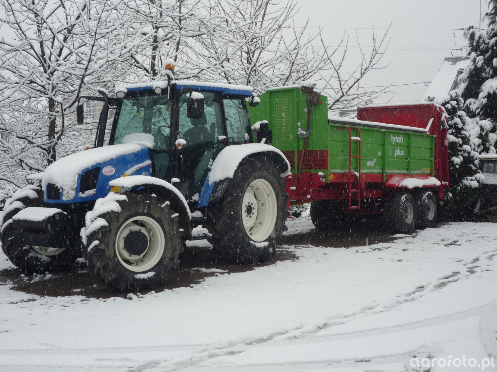 foto-traktor-new-holland-t5060-id-543322-galeria-rolnicza-agrofoto