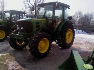 John Deere  6100D