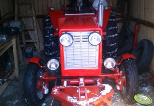 Wladimirec T-25 Dodatkowe oświetlenie.