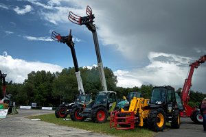 Ładowarki po paradzie.