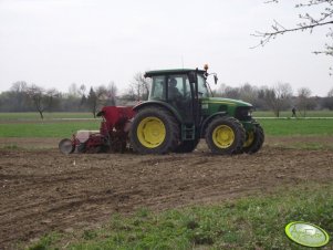 John Deere 5080M + Siewnik do kukurydzy