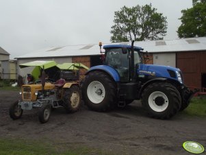 New Holland T7.220 & Claas Rollant 350