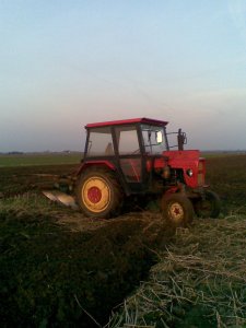 Ursus C-330 z pługiem