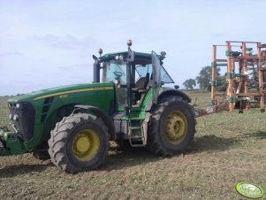 John Deere 8130