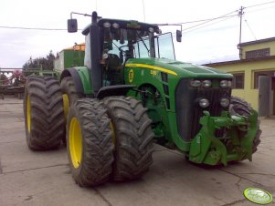 John Deere 8330