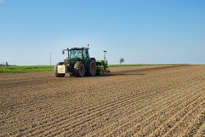 Fendt Favorit 515C + Amazone 3000 Super + KE 3000 Super