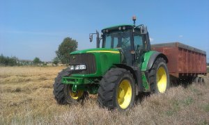 John Deere 6820