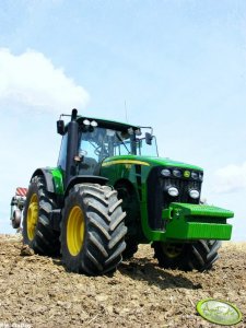 John Deere 8430