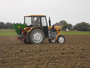 Ursus C-330m & rozsiewacz nawozu