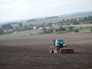 DF Agrotron 200 + KUHN