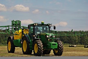 John Deere 6115R + 740i