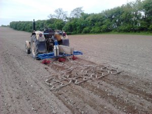 Ursus C-330 + Obsypnik z bronami