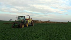 John Deere 6820 & Hardi Commander 4400i