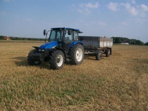 New Holland TL 100 z przyczepą