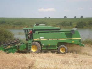John Deere 2066