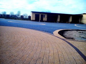 Podwórko w gospodarstwie rolnym.