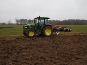 JD 5080R + brona talerzowa