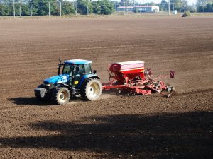 New Holland TM 140 + Horsch Pronto 4 dc