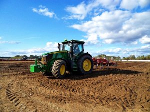 John Deere 7215R