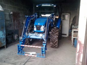 New Holland T4.65 + Metal Fach T229/1