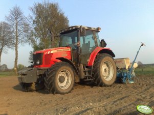 Massey Ferguson 5445 + Monosem