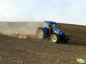 New Holland T7530 + Expom Tornado 