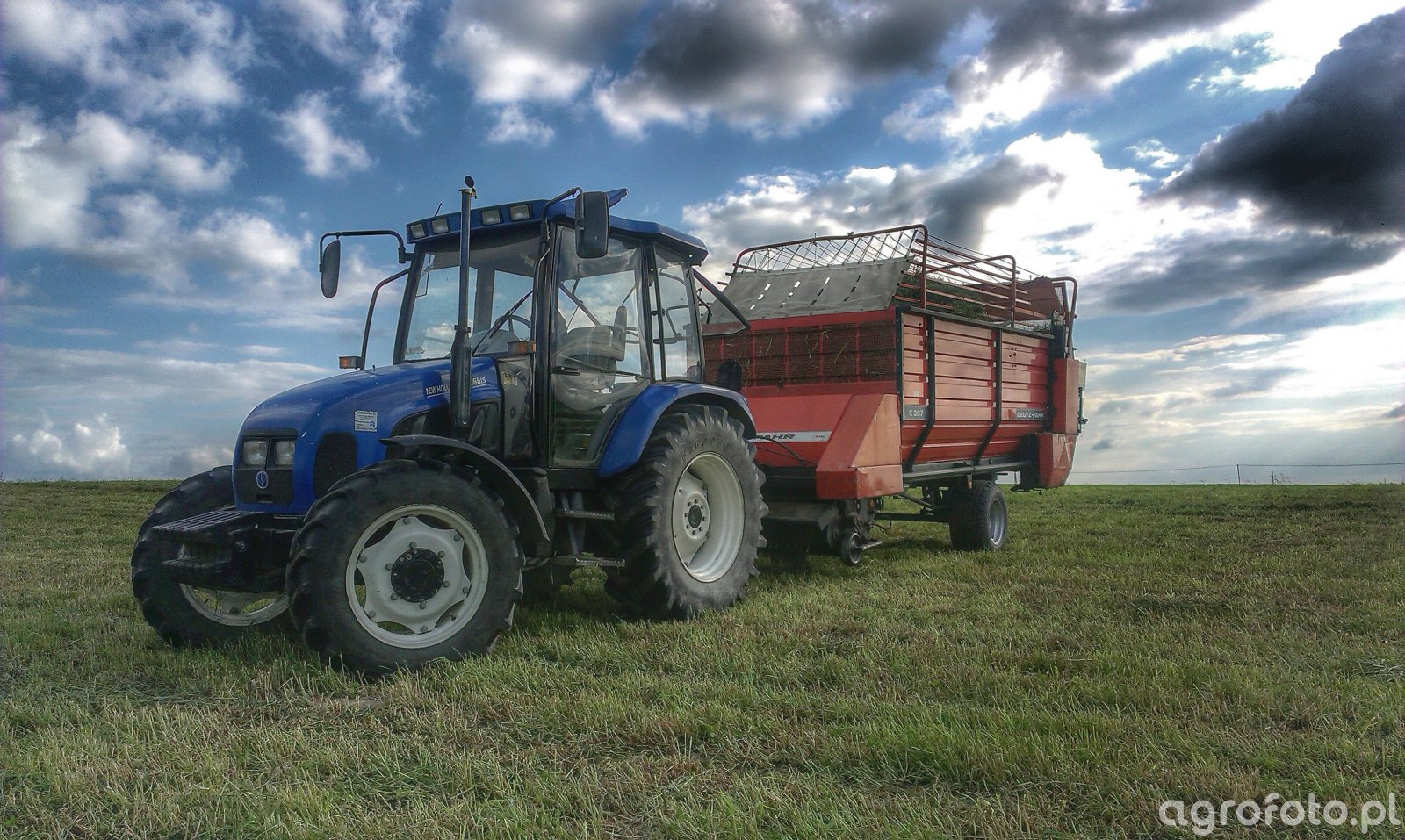 zdj-cie-ciagnik-new-holland-70-56-bis-i-df-510448-galeria-rolnicza