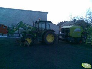 John Deere 5090R + Claas Rollant 350