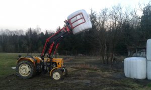 Ursus C-330 i ładowacz czołowy