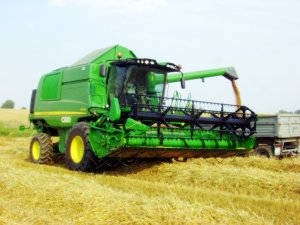 John Deere w540 + przyczepa