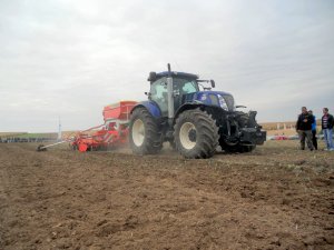 New Holland T7070 Blue Power + Pöttinger Terrasem C4