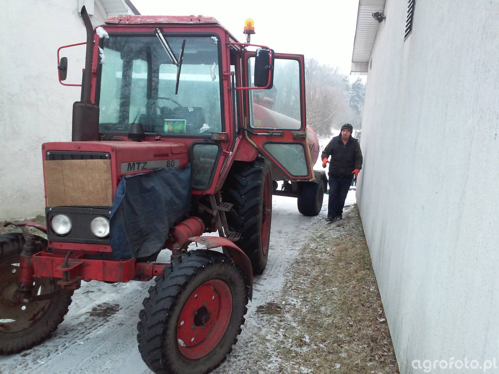 Foto ciagnik MTZ 80 id:546995 - Galeria rolnicza agrofoto