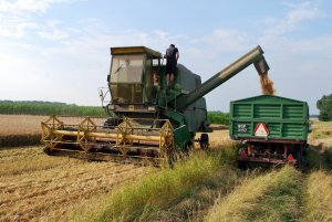 John Deere 975 & D732