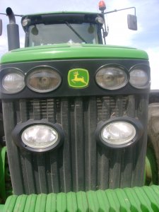 John Deere 8330