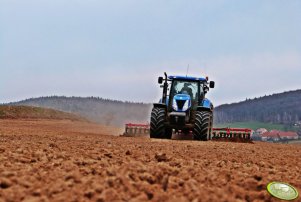 New Holland T7070 