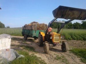 Ursus C-328 tur 1a i rozrzutnik