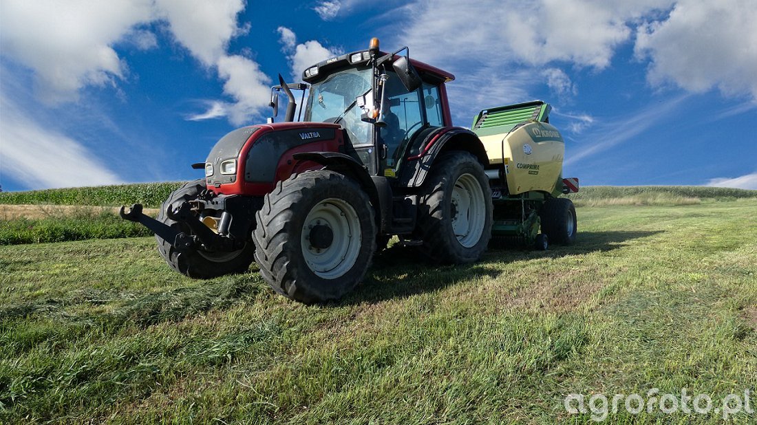 Valtra n111 & Krone Comprima F 155 XC Obrazek, fotka, zdjecie, photo 733951 Galeria