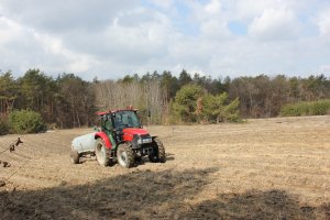 Case Farmall 65C i beczkowóz