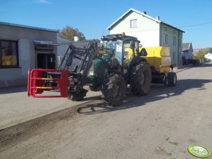 Valtra A83 & New Holland BR 6090 Crop Cutter