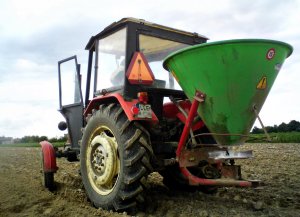 Ursus C-330 + rozsiewacz Lej