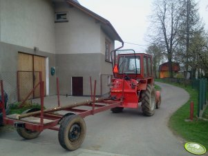 Władimirec T-25 + wciągarka, przyczepa