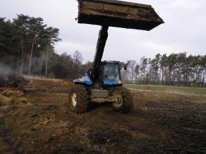 New Holland LM435A