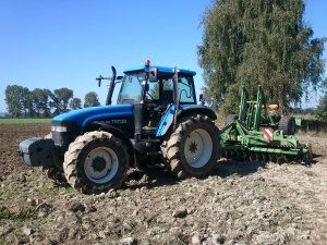 New Holland TM135 + Amazone CATROS+4001-2 TS